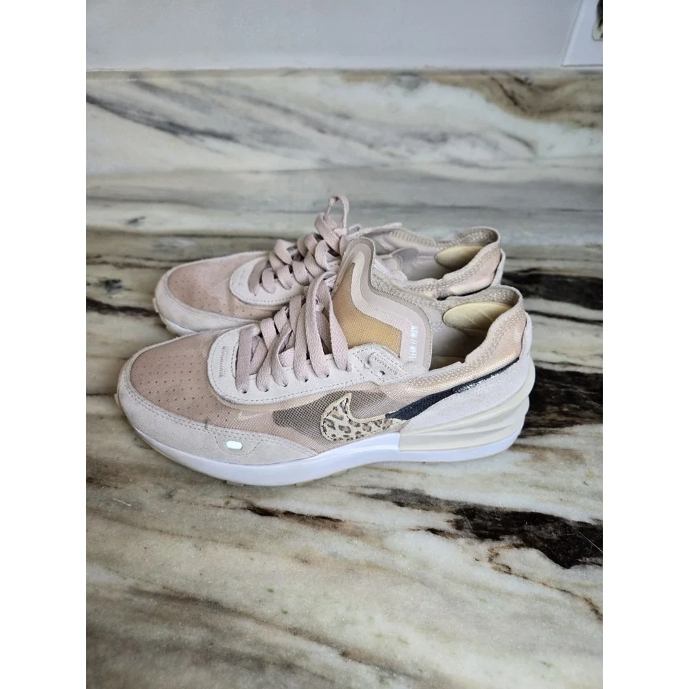 Nike very minimal